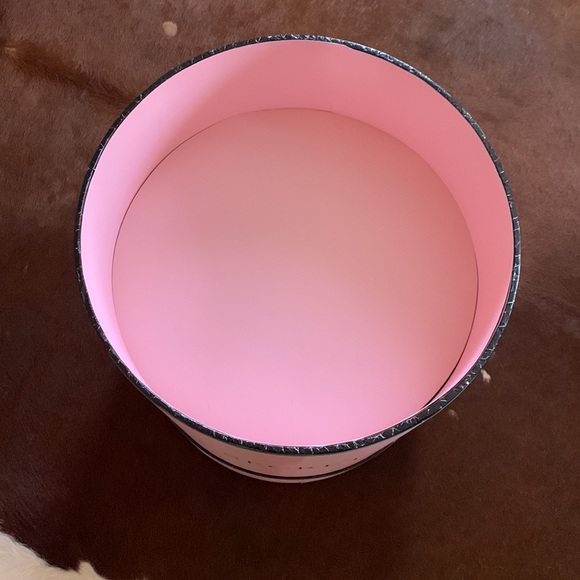 Victoria’s Secret slipper bin display - Picture 8 of 15